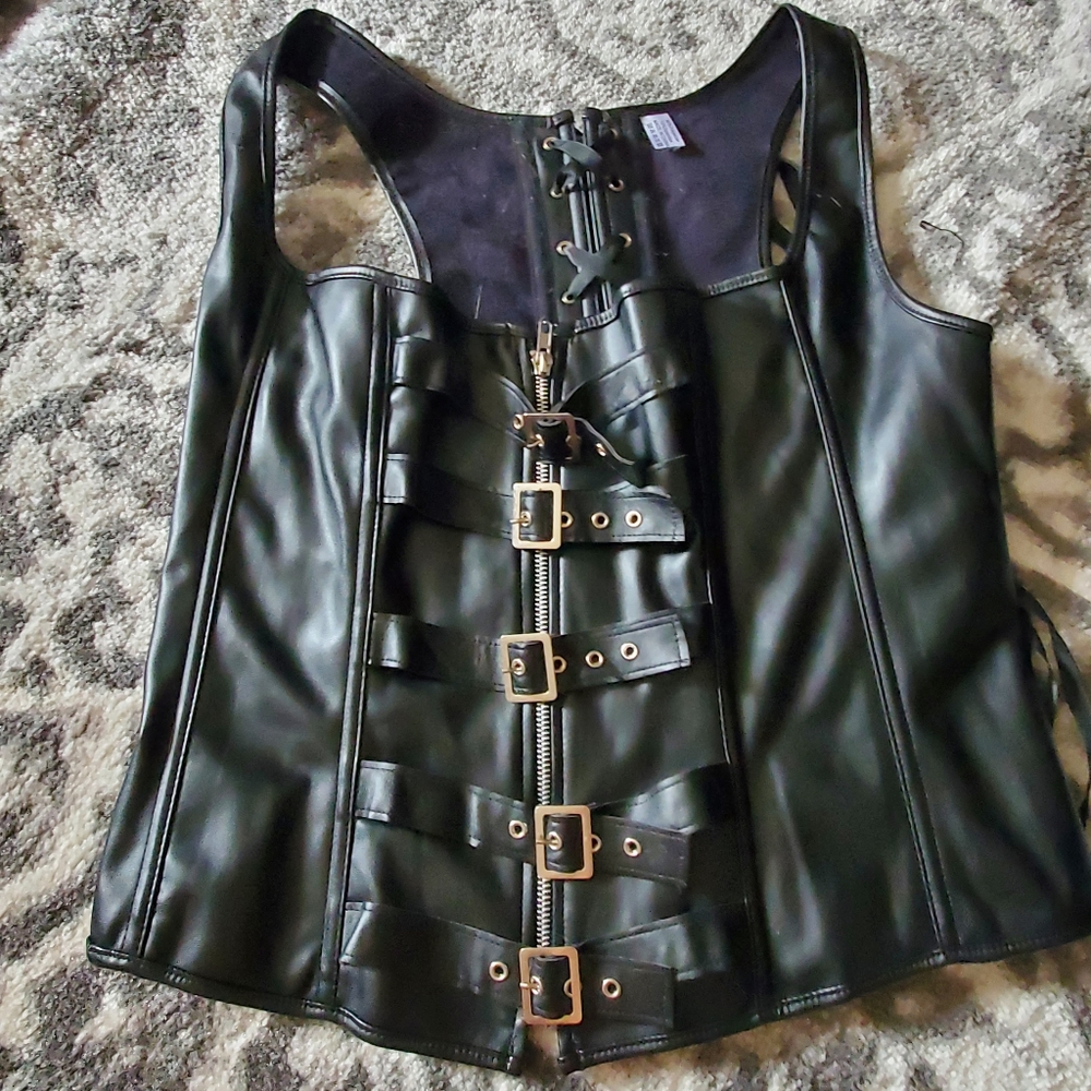 Plus size corset top 2x